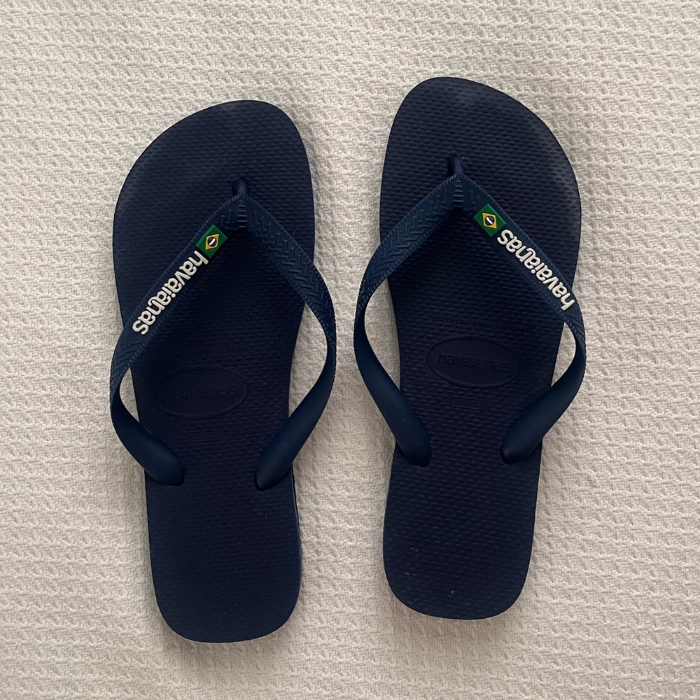 Men’s Navy Havaianas flip flops